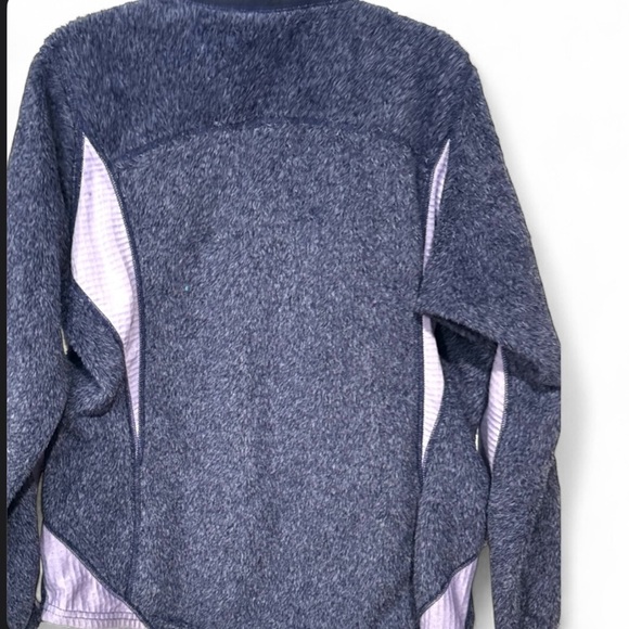 Patagonia Lt/Dk Purple Fleece Jacket women’s Medium - Picture 3 of 4